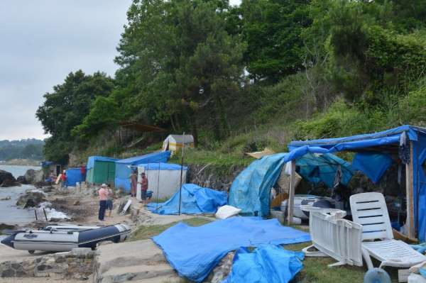 Deniz kenarına izinsiz kurulan çadırlar kaldırıldı 