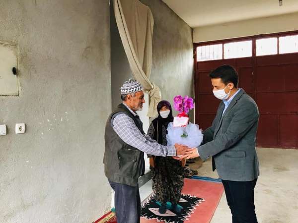 Kaymakam Şeref Gülyer'den şehit ailelerine çiçek