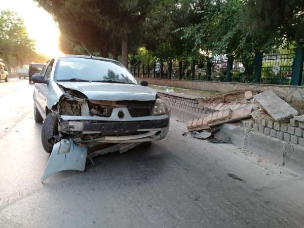 Köpeğe Çarpmamak İçin Direksiyonu Kırınca Kaza Yaptı