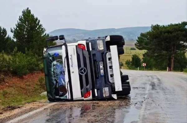 Şiddetli yağış kaza yaptırdı