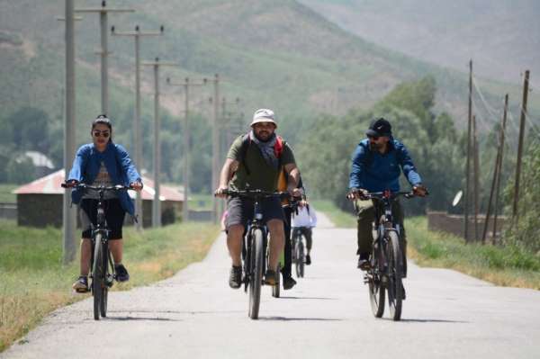 30 kişilik grup 50 kilometre pedal çevirdi - Hakkari haber