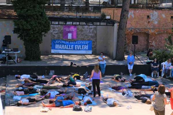 Ayvalıklı kadınlar Dünya Yoga Günü'nde buluştu - Balıkesir haber