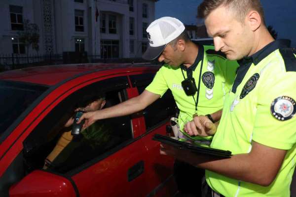 Taşova'da polisten trafik denetimi