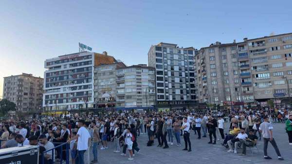 Elazığ'da Türkiye-Portekiz maçı için dev ekran kuruldu