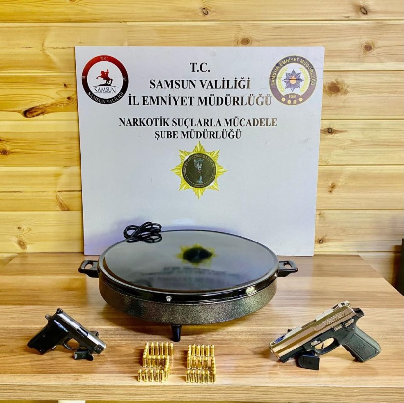 Samsun'da elektrikli katmer sacı içine gizlenmiş 2 tabanca ve 57 mermi ele geçirildi