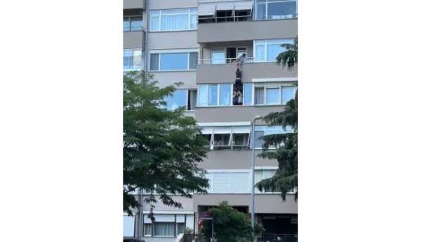 Beşiktaş'ta intihar girişiminde bulunan kadını komşuları son anda kurtardı: O anlar cep telefonu kamerasında