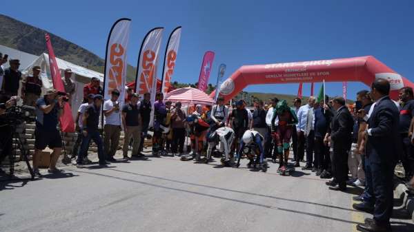 Dünya Kaykay İniş Şampiyonası Erzincan'da nefes kesti