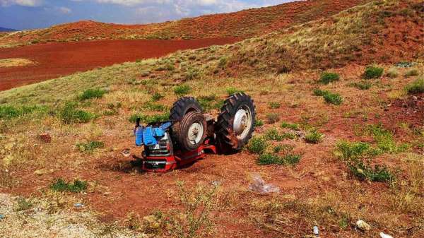 Kırıkkale'de traktör kazası: Sürücü hayatını kaybetti, eşi ağır yaralandı