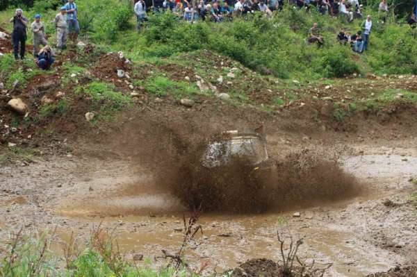 Rize'de Off-Road yarışları nefesleri kesti