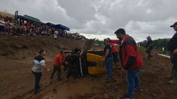 Rize'deki off-road yarışlarında takla atan araç yürekleri ağıza getirdi