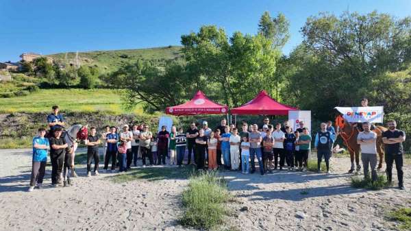 Bayburt'ta DENEYAP öğrencilerine ata sporu cirit tanıtıldı