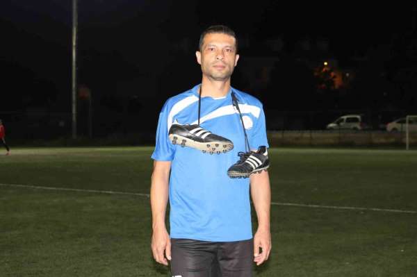 Eskişehir'in en yaşlı amatör futbolcusu 39 yıllık kariyerine veda etti