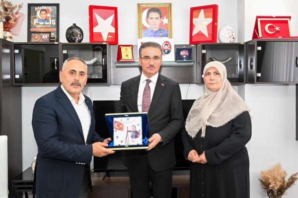 Vali Baruş'tan şehit ailelerine anlamlı ziyaret