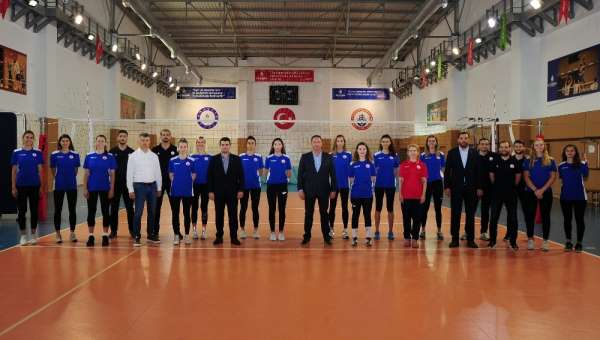 İstanbul BBSK Kadın Voleybol Takımı'nda imza günü 