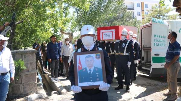 Mardin'de silah kazasında hayatını kaybeden asker toprağa verildi 
