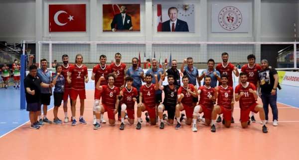 Bakan Osman Aşkın Bak'tan milli voleybolculara tebrik mesajı