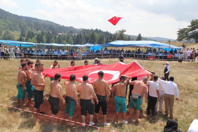 Samsun'da Alaçam Dürtmen Yayla Şenlikleri'nde başpehlivan Fatih Kanbur