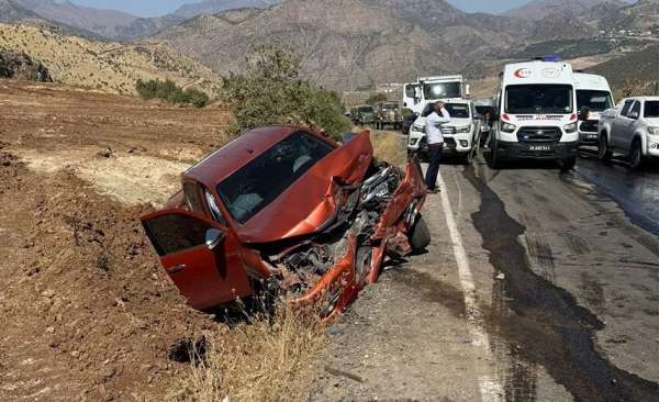 Çukurca'da trafik kazası: 3 yaralı