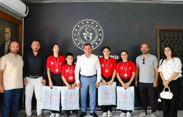 Şampiyonlardan Kabakcı'ya ziyaret