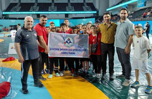 Atatürk Üniversitesi spor kulübünden güreşte Türkiye şampiyonluğu gururu