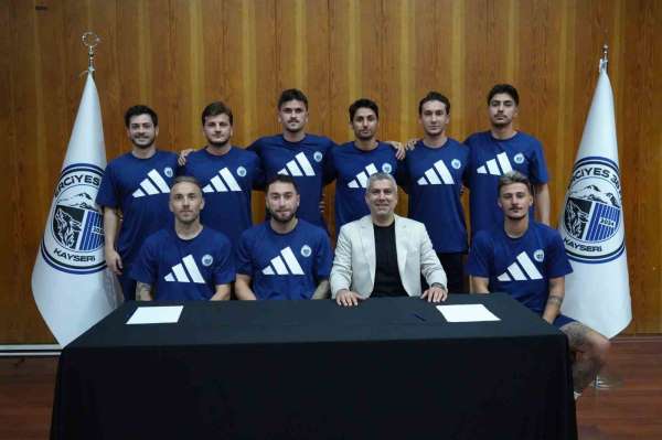 Erciyes 38 FK'dan, Bolu kampında 11 yeni transferi için imza töreni