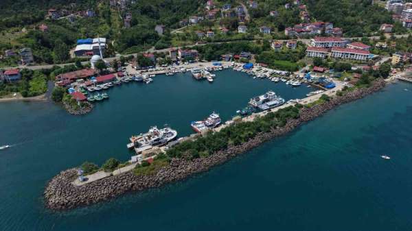 Karadenizli balıkçılar sezon için ağ bakımlarını sürdürüyor