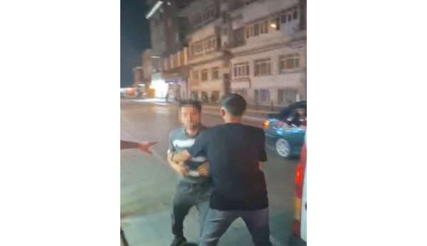 Konya'da motosikletliye saldıran otomobil sürücüsüne para cezası kesilirken aracı trafikten men edildi