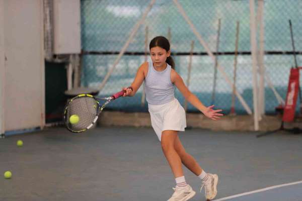 Menteşe'de tenis heyecanı başladı
