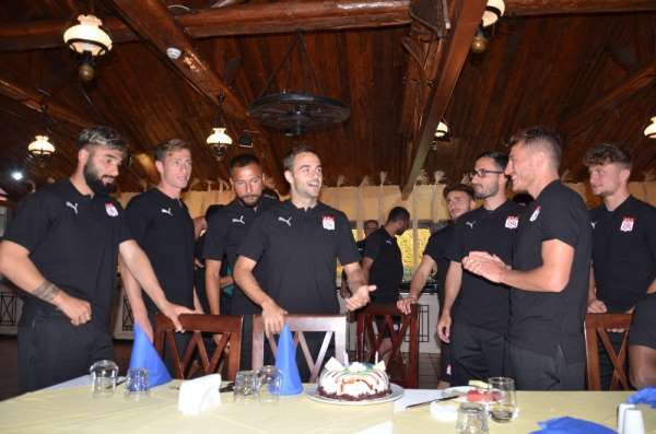 Sivasspor'da Felix'e sürpriz doğum günü kutlaması