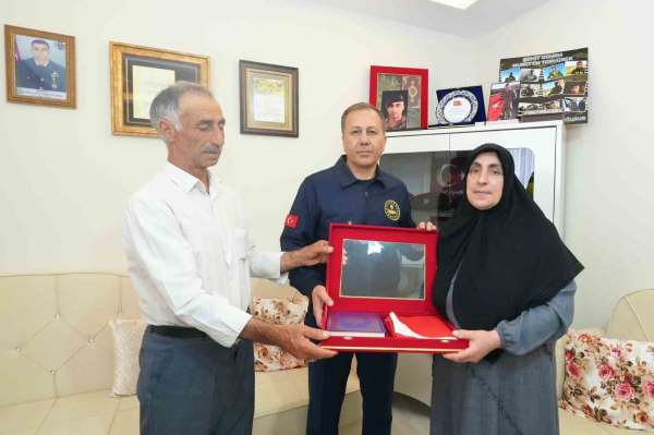 Bakan Yerlikaya, Cumhurbaşkanı Erdoğan'ın şehit ailelerine yazdığı mektubu okudu