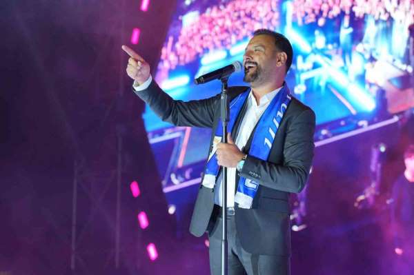 Alişan'dan Erzurum'da türkü dolu festival akşamı