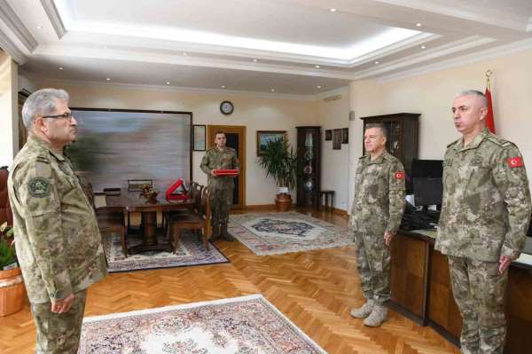 Erzincan 3'üncü Ordu Komutanlığında devir teslim töreni gerçekleştirildi