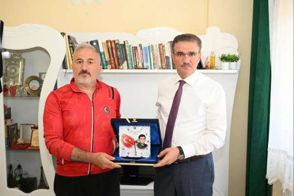 Erzurum Valisi Aydın Baruş'tan İspir'de anlamlı ziyaret: Şehit ailesi ve gaziye vefa