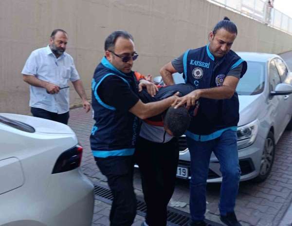 Misafir olarak gittiği evin sahibini bıçaklayarak öldüren şüpheli adliyeye sevk edildi