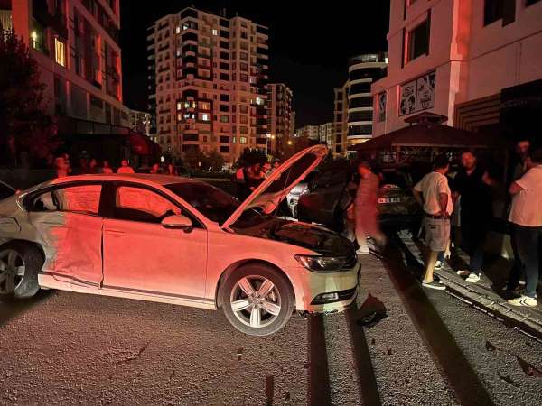 Niğde'de zincirleme kaza: 5 araca hasar veren sürücü olay yerinden kaçtı