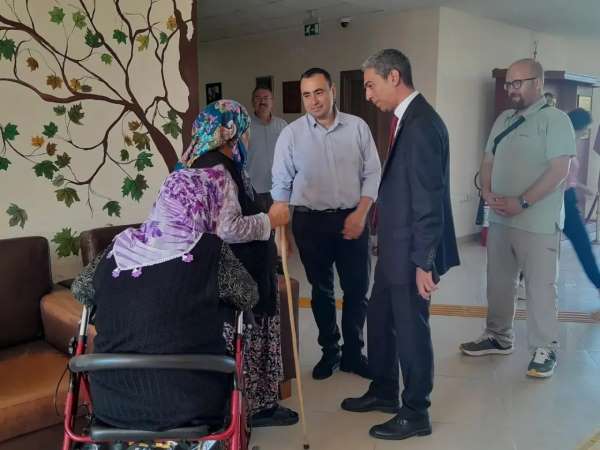 Sinop'ta huzurevi sakinlerine sürpriz doğum günü