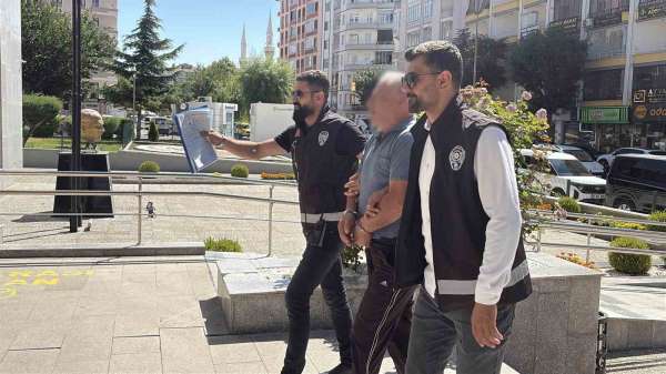 Tartıştığı kişiyi bıçaklayarak öldüren zanlı adliyeye sevk edildi