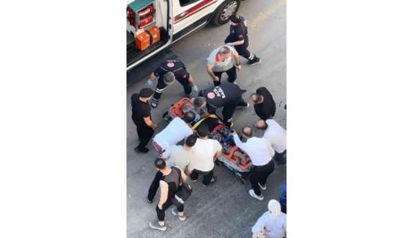 Yaya geçidinde otomobilin çarptığı kadın hayatını kaybetti: Kaza anı kamerada