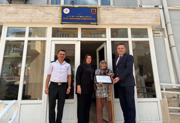 Yıllarca simit satarak kazandıkları evlerini jandarmaya bağışladı