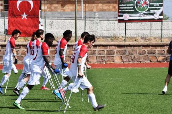 Ampute Futbol Türkiye Kupası müsabakaları Ahlat'ta başladı 