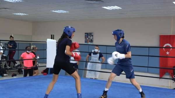 İngiltere Kadın Boks Milli Takımı Tokyo Olimpiyatları'na Trabzon'da hazırlanıyor