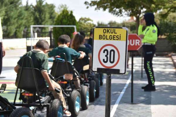 Mobil Trafik Eğitim Tırı ile ilkokul öğrencileri trafik bilinci kazanıyor - Konya haber