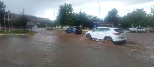 Tokat'ta sağanak ve dolu yağışı etkili oldu - Tokat haber