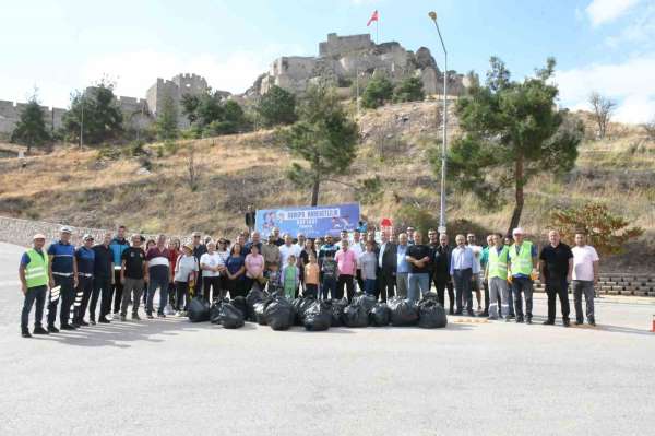 Amasya Kalesi'nde çevre temizliği yaptılar