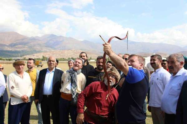 Geleneksel Türk Okçuluğu Şampiyonası Erzincan'da düzenlendi