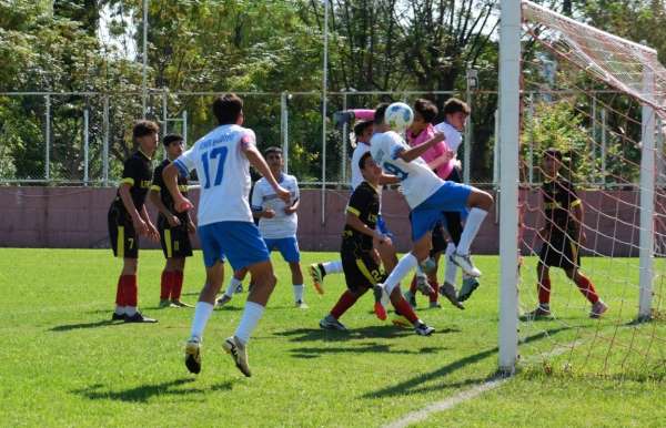 Kemer Belediye U16 Takımı'ndan farklı galibiyet