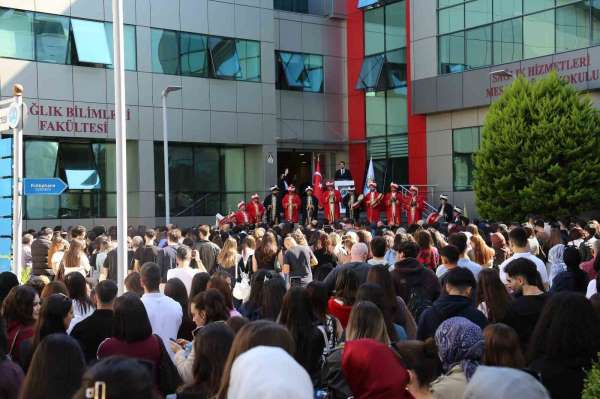 Avrasya Üniversitesinde 2025/2026 Akademik Yılı törenle başladı