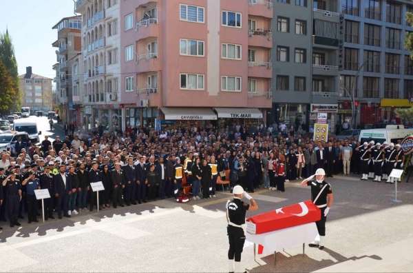 Trafik kazasında hayatını kaybeden polis memuru için Kütahya'da cenaze töreni düzenlendi
