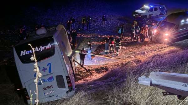 Amasya'da yolcu otobüsü şarampole uçtu: 2'si ağır 24 yaralı