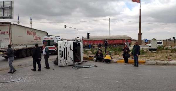 Emirdağ'da trafik kazası, 19 yaralı 